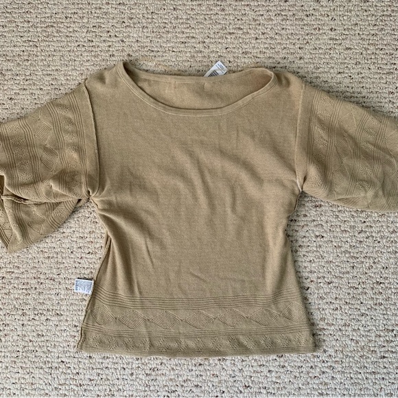 August Silk Top Size Small - Picture 10 of 12